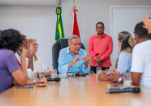 Governador em exercício recebe representantes sindicais no Palácio República dos Palmares