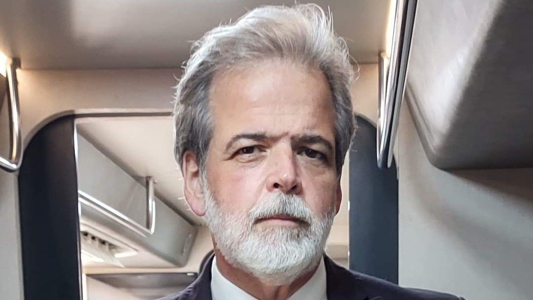 Ex-ator da Globo pede ajuda financeira após cirurgia: ‘A chave pix é meu próprio número’