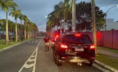 Ação da PF mira tráfico internacional de fuzis de Miami para o Rio