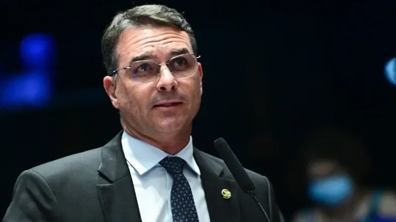 Atlas: após Carnaval de Lula, Flávio cresce entre evangélicos