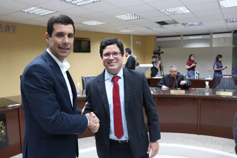 Presidente da AMA prestigia posse de novo procurador-geral