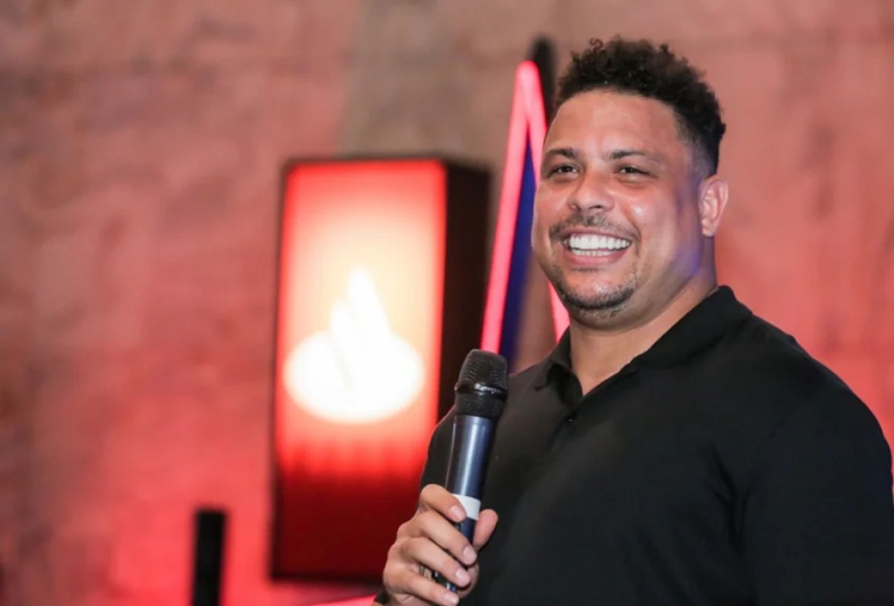 Dono do Cruzeiro, Ronaldo tem interesse em comprar novo clube