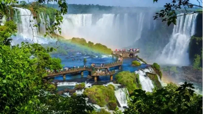 Turistas estrangeiros: com dólar ‘barato’, argentinos puxam recorde de visitantes no Brasil