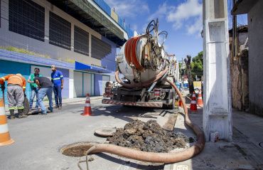 Operação Língua Suja flagra lançamento de esgoto da BRK no sistema de drenagem