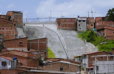 Grota do Rafael recebe proteção de encostas e obras estruturantes