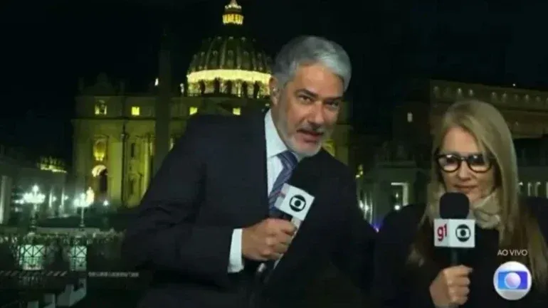 Ilze Scamparini ‘foge’ de abraço de William Bonner ao vivo no ‘JN’
