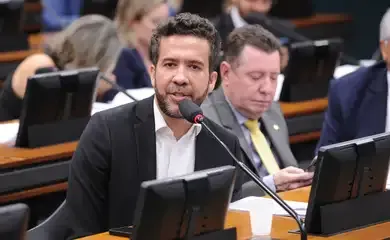 PF indicia deputado Janones por suspeita de esquema de "rachadinha"
