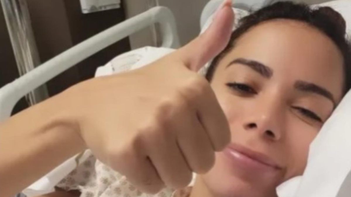 Anitta tem alta após cirurgia de endometriose