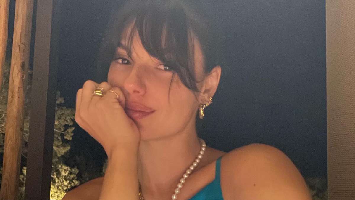 Isis Valverde faz post reflexivo
