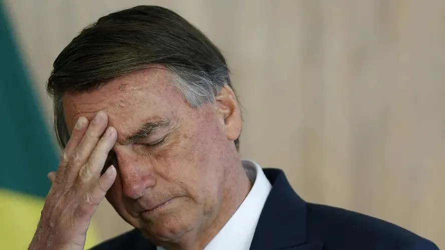 De fuzil a pistolas: veja a lista de armas que Moraes mandou Bolsonaro entregar