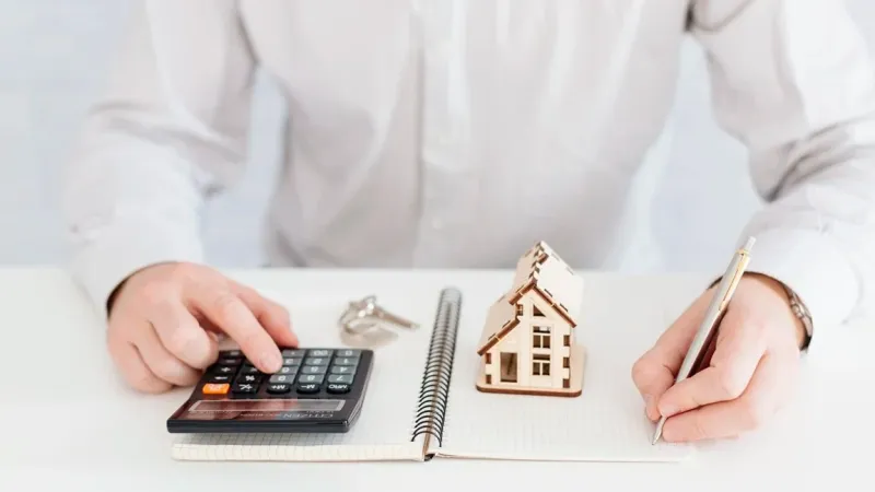 Com corte na Selic, vale a pena esperar juros menores antes de financiar um imóvel?