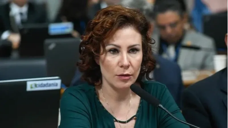 Entenda por que Zambelli optou pela renúncia ao mandato e qual sua estratégia