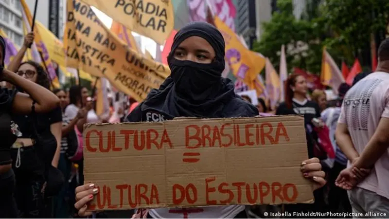 Brasil registra 15 estupros coletivos por dia entre 2022 e 2025