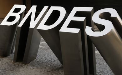 Fundo do BNDES será fonte de recurso para internet em escolas públicas