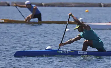 Isaquias Queiroz avança direto à semifinal da canoa individual