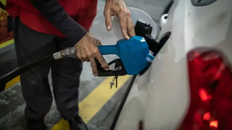 Motoristas sentem efeitos do reajuste do ICMS sobre combustíveis