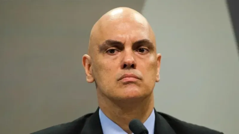 Moraes nega ter recebido mensagens de Vorcaro no dia da prisão