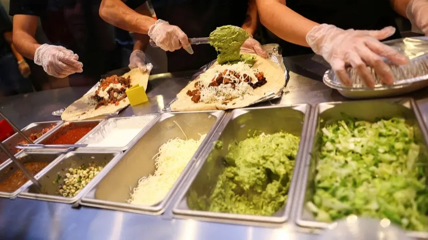 "Fast food" e alimentos ultraprocessados nas dietas de 44,7% das crianças