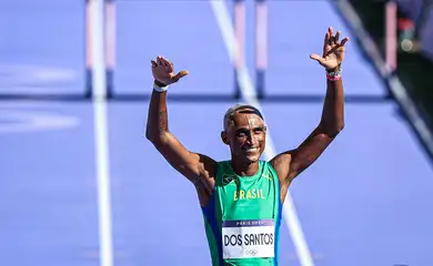 Alison dos Santos e Matheus Lima vão à semi dos 400m com barreiras