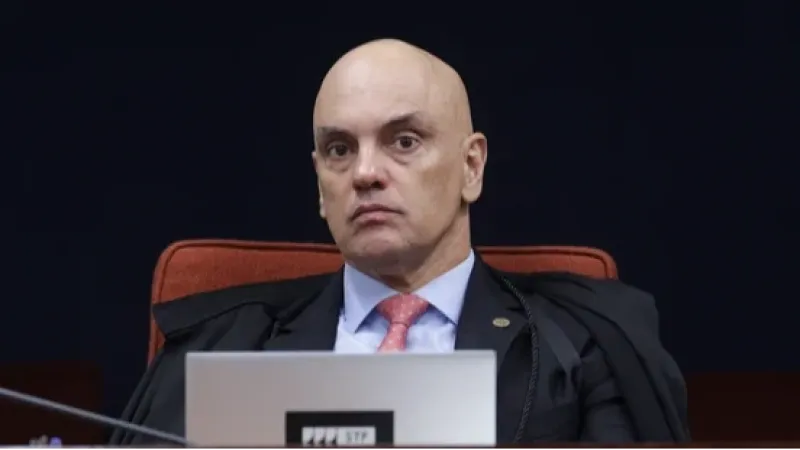 Moraes pede que PGR se manifeste sobre pedido de prisão domiciliar de Bolsonaro