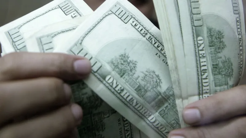 Dólar sobe a R$ 5,19 após tom mais duro de presidente do Fed
