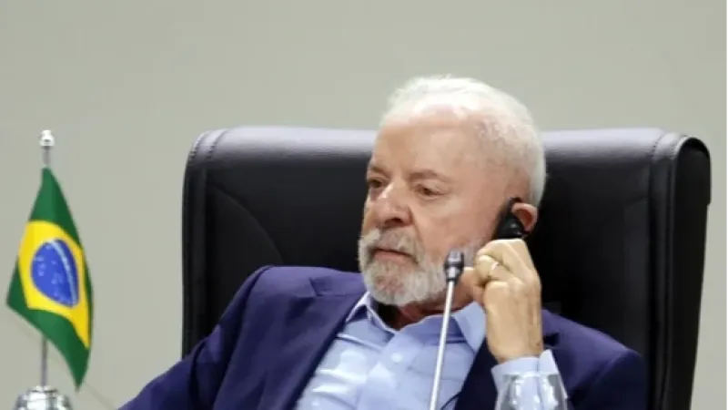 ‘Todo mundo sabe o que ele fez’, diz Lula sobre Bolsonaro