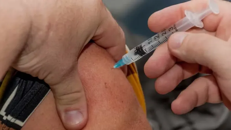 Anvisa deve aprovar vacina do Butantan contra dengue até a próxima semana diante do risco de novo surto em 2026