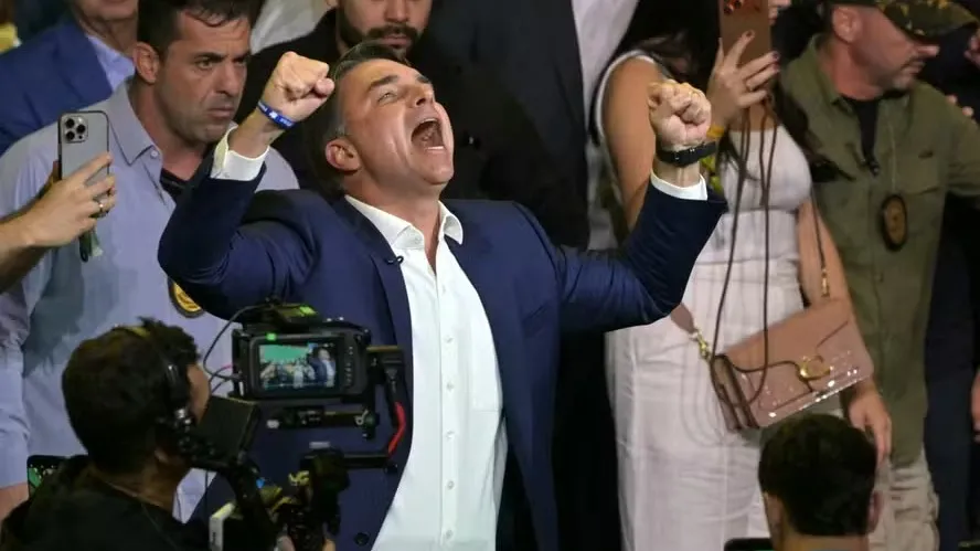 Flávio Bolsonaro é oficializado pelo PL como candidato à presidente
