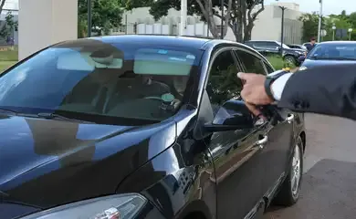 Mauro Cid ficará preso em batalhão da polícia do Exército