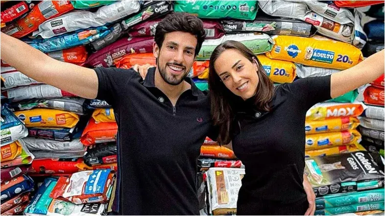 Filha de Faustão e marido agradecem doações de ração no casamento