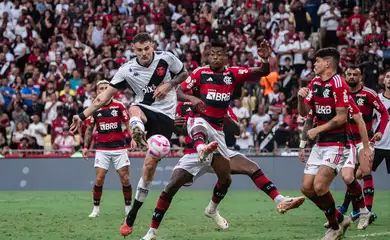 Flamengo e Vasco medem forças no estádio do Maracanã