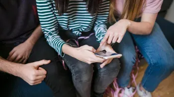 Metade dos adolescentes diz que redes sociais fazem mal à saúde mental