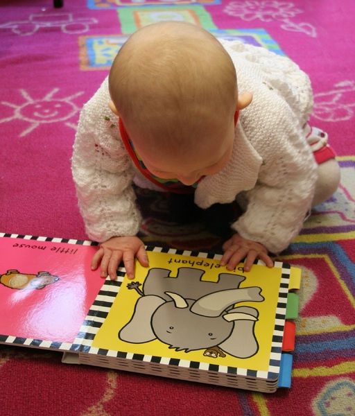 Devemos ler para o bebê recém-nascido?
