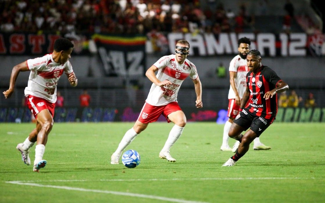 Goleada do CRB contra Vitória gera reação da imprensa baiana: 'vexame'