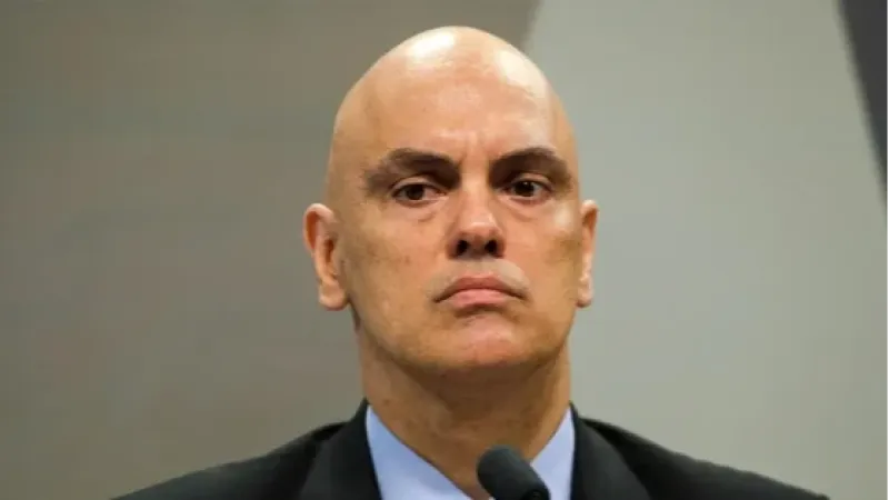 Moraes nega remoção imediata de Bolsonaro a hospital: ‘Ferimentos leves’
