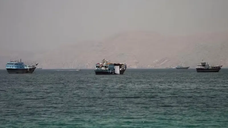 Navios com petróleo saudita são atacados no Estreito de Ormuz