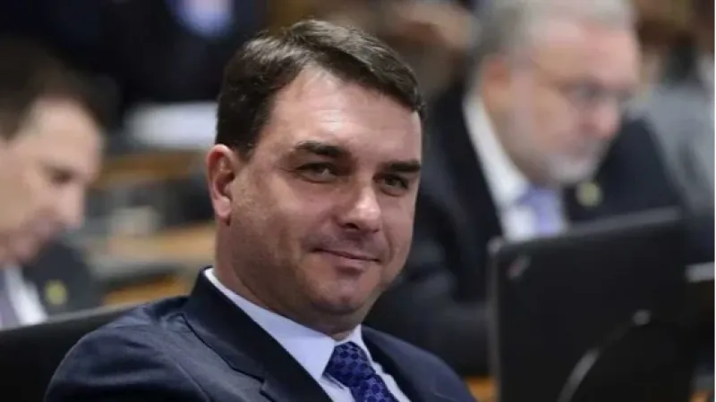 Como Flávio Bolsonaro tem usado ‘pautas progressistas’ para ganhar eleitor de centro