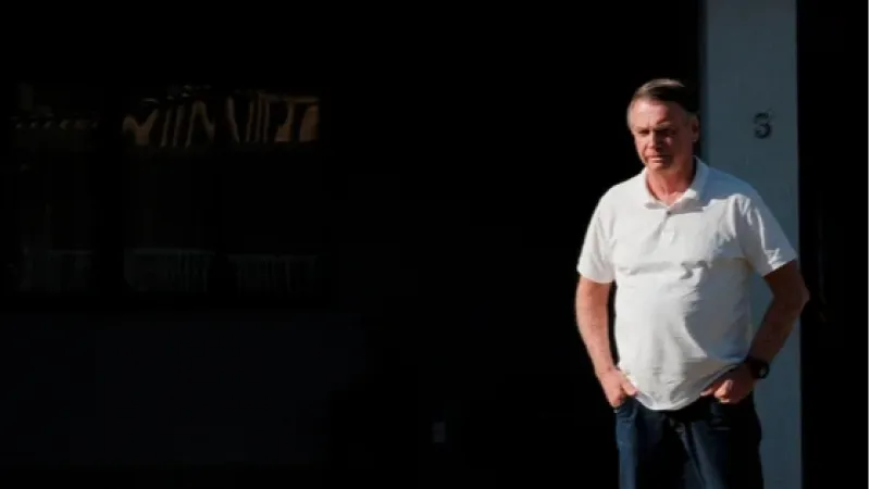 Bolsonaro inicia fisioterapia após cirurgia para tratar hérnia, diz boletim médico