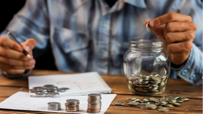 5 hábitos que vão te ajudar a guardar dinheiro para investir em 2026