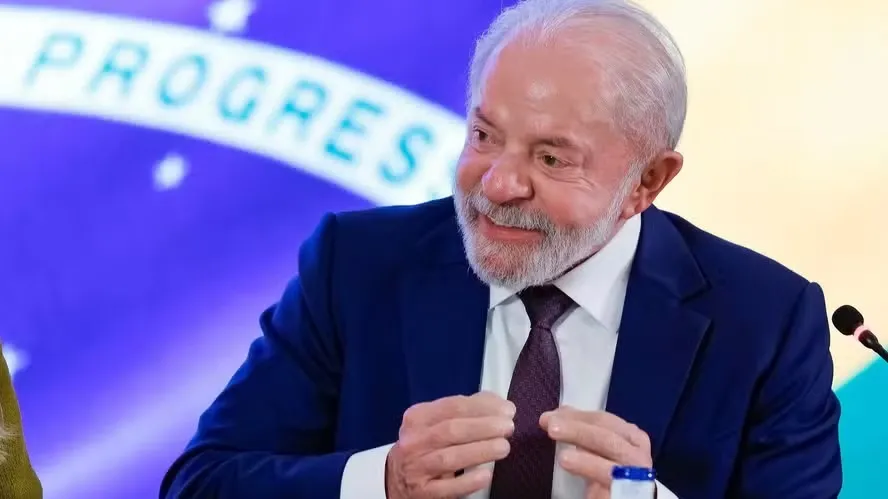 Lula chama Flávio Bolsonaro de 'imbecil' e 'covarde' ao falar de proposta de taxação dos EUA contra Brasil
