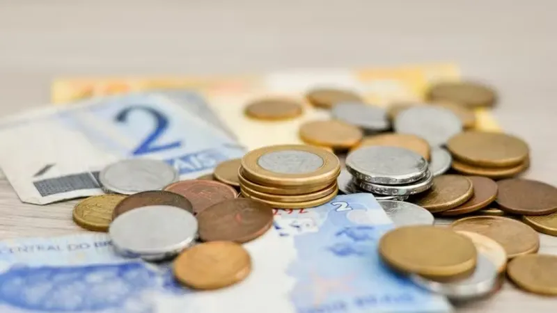 Salário mínimo sobe para R$ 1.621 a partir de janeiro de 2026