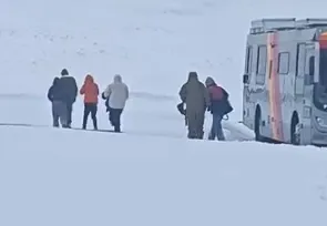 Forte nevasca deixa van com turistas brasileiros presa em rodovia no Chile