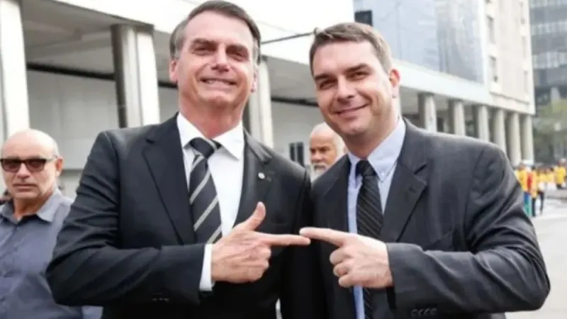 Em carta, Bolsonaro confirma indicação de Flávio como pré-candidato