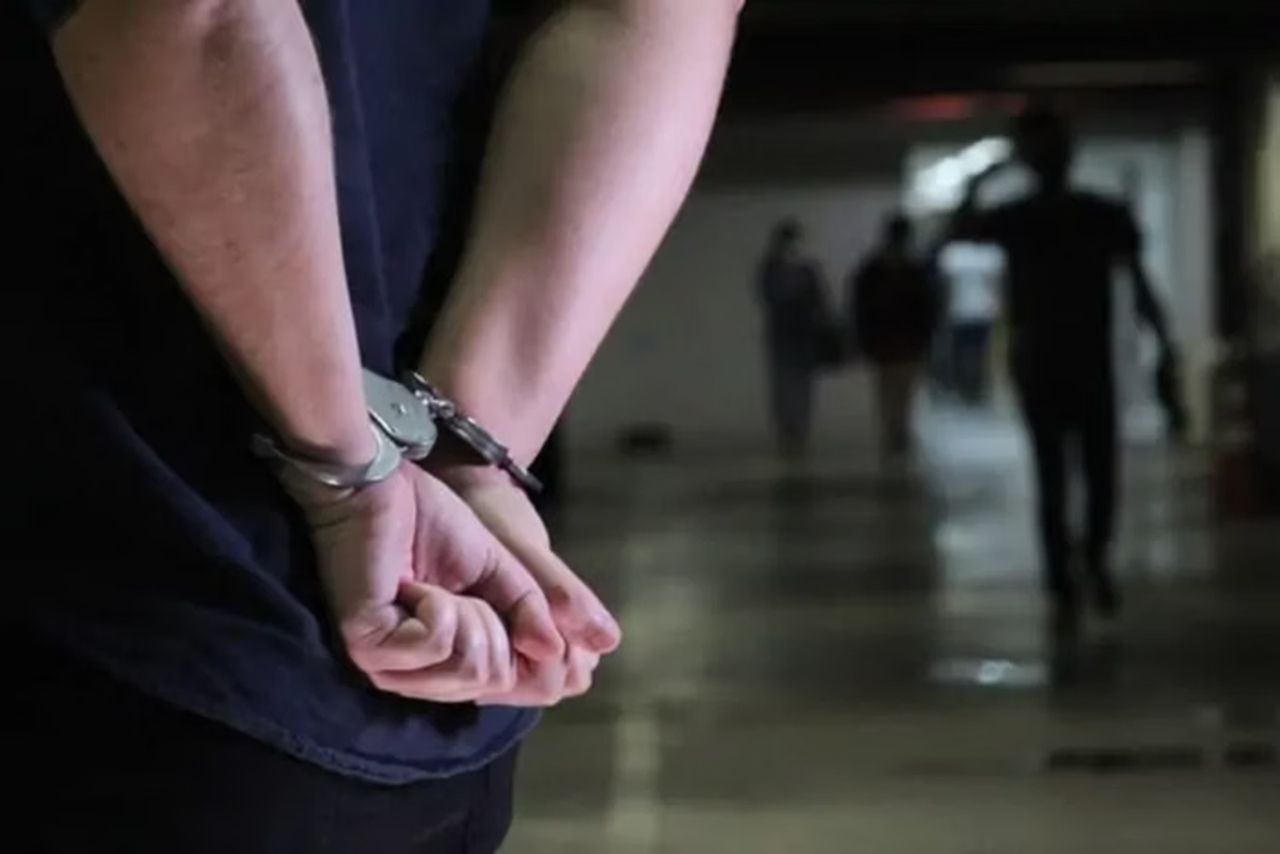 Homem é preso após filmar mulher em banheiro de shopping no DF