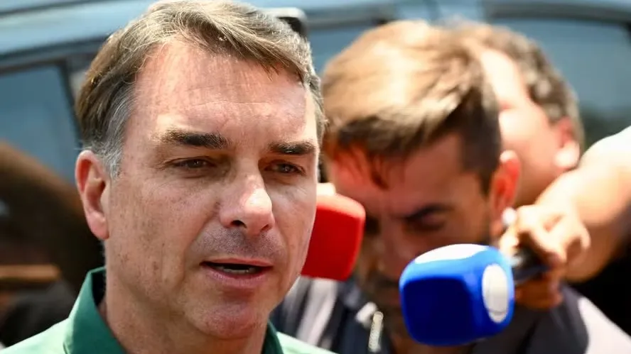 Carta de teor golpista de Flávio Bolsonaro gera desconforto entre aliados