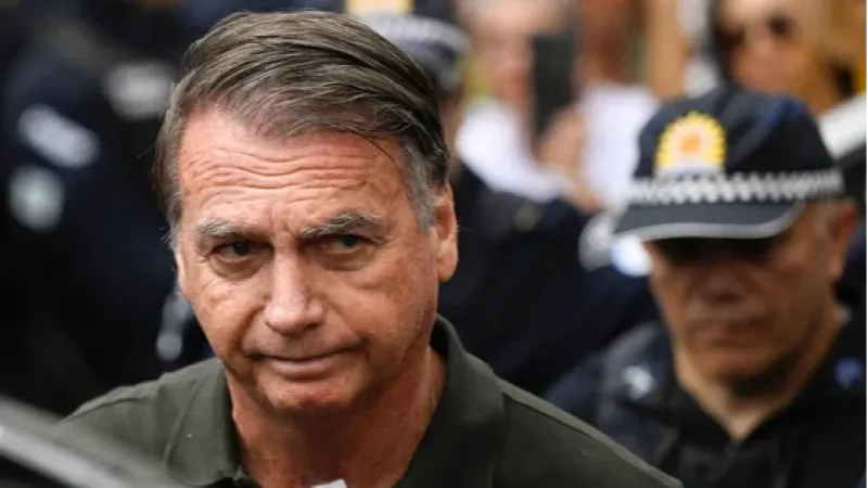 Bolsonaro ficará internado até 1º de janeiro se não houver novas intercorrências
