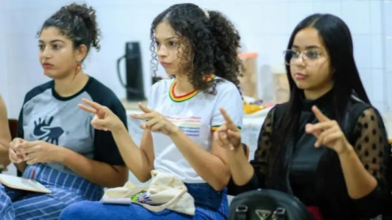 Seduc abre pré-inscrições para curso básico de Libras na próxima segunda-feira
