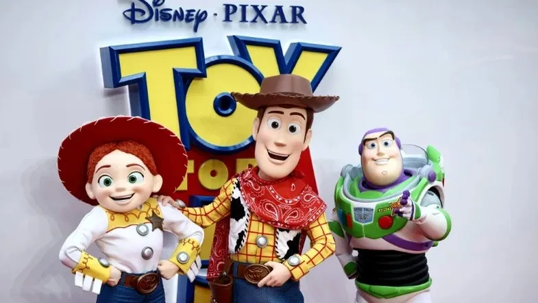 “Toy Story 5” questiona o papel dos brinquedos na era das telas