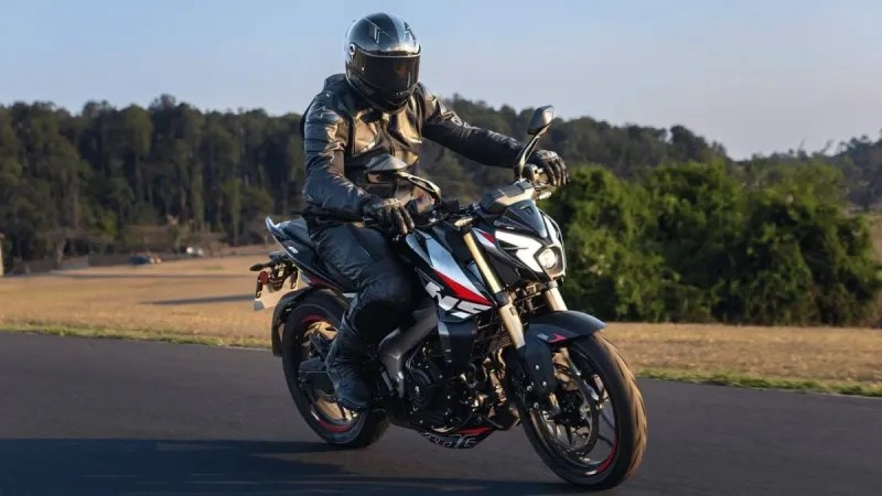 Bajaj Dominar NS400Z tem 40 cv e é mais barata que CB300