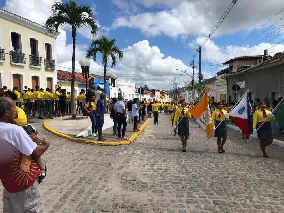 Feriado da Proclamação da República: veja o que abre e o que fecha em Maceió